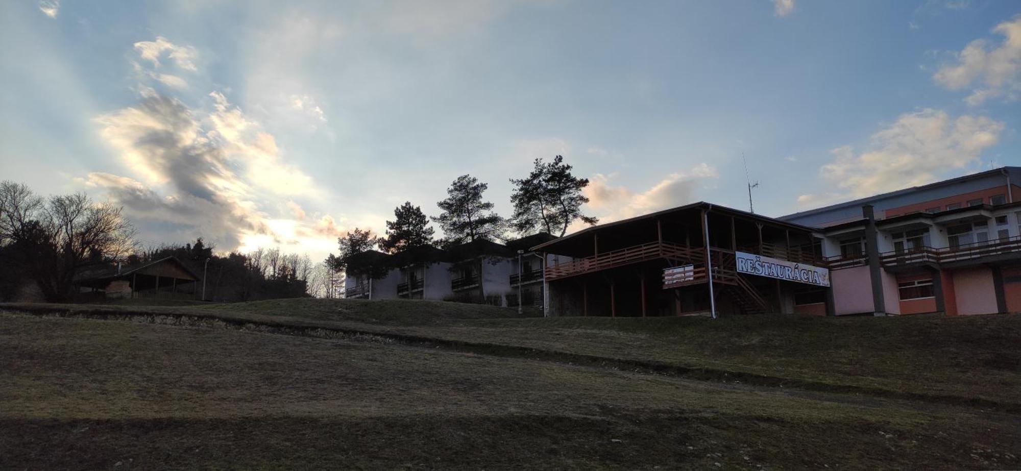Hotel Merkur Kaluža Exterior foto